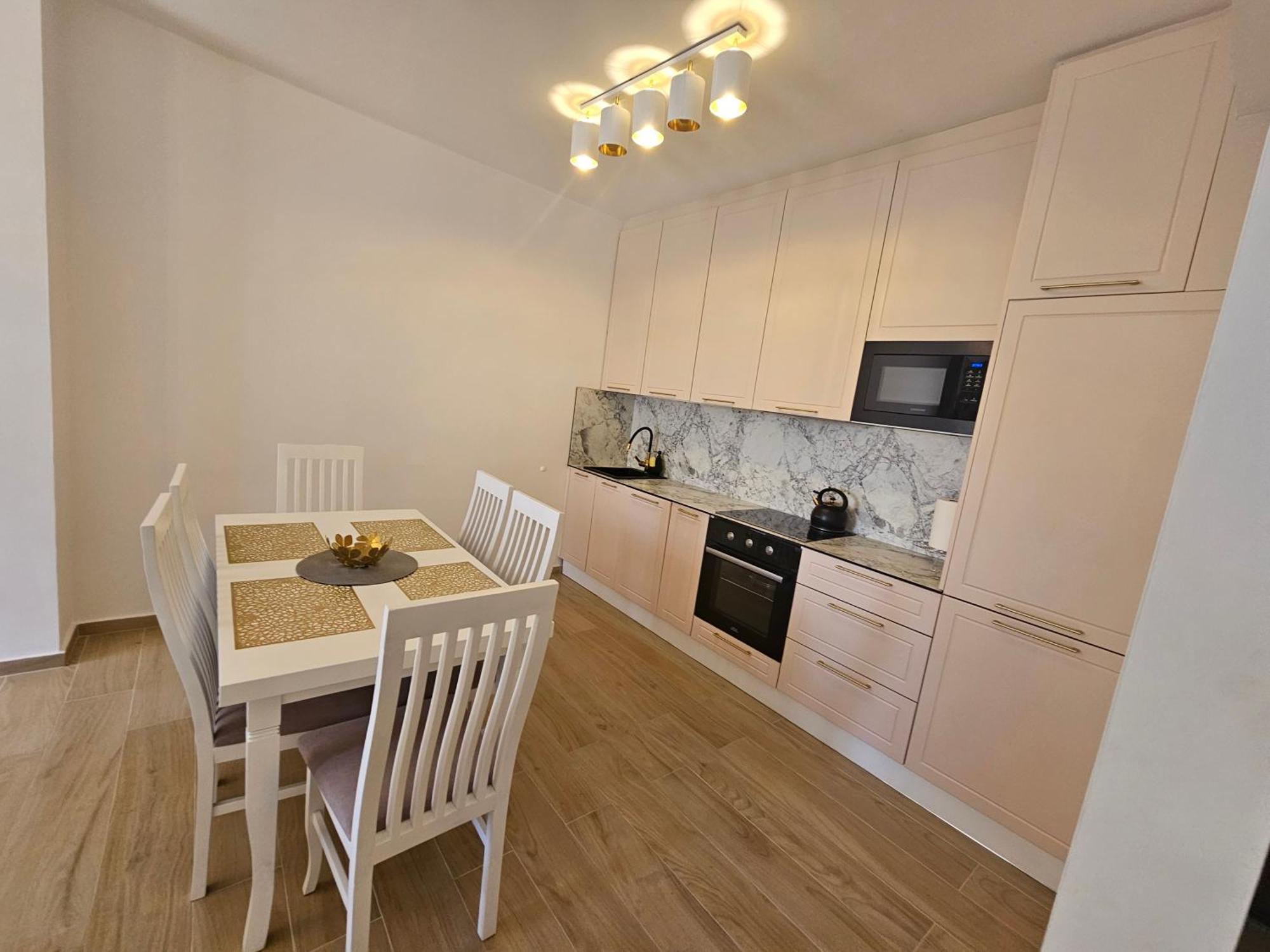 Jusal Sea View Apartment Sarandë Eksteriør bilde